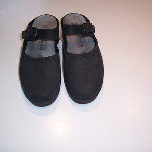 Ecco Clog Euro Size 38 US Size 7.5 Grey Suede With Decorative Cuts